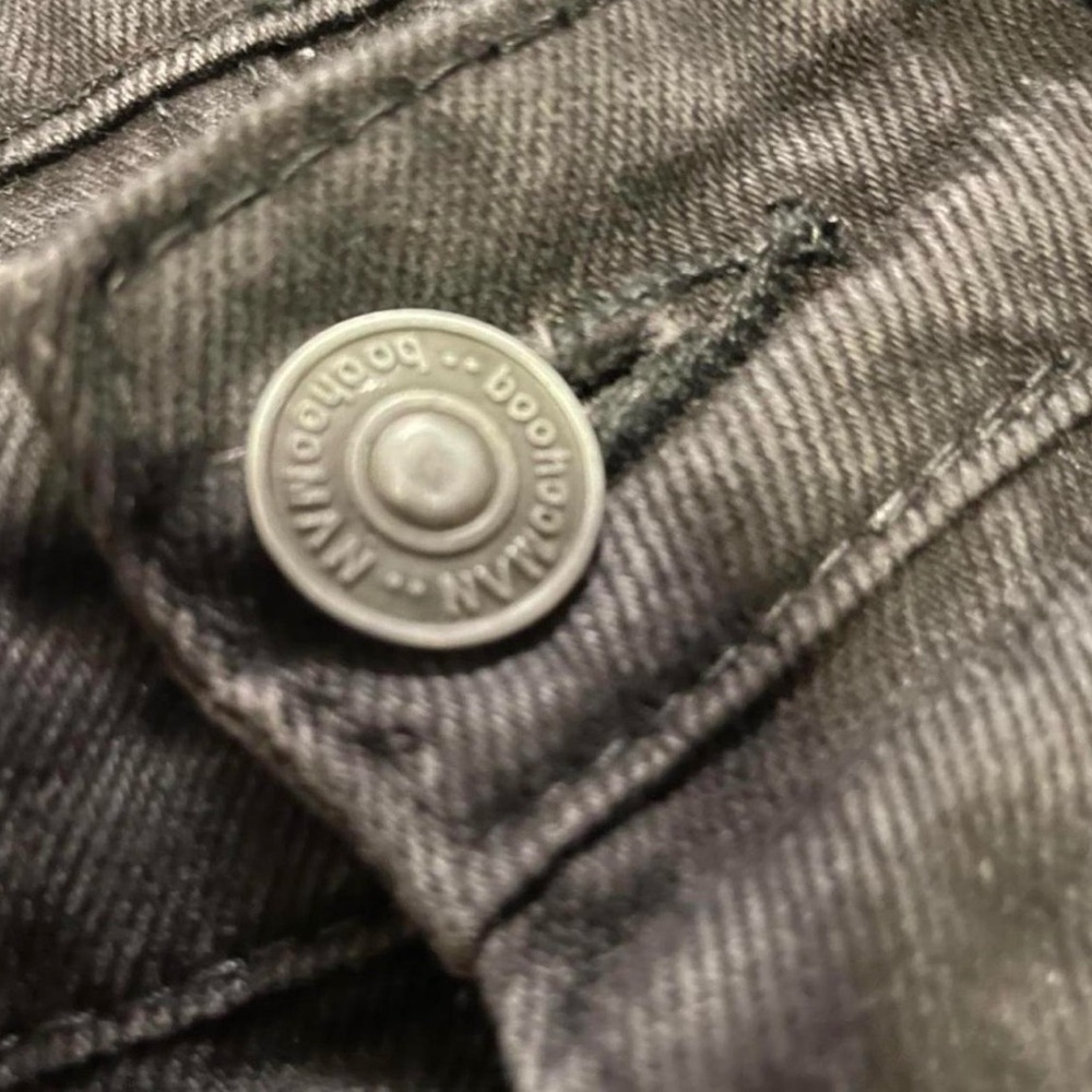 BoohooMAN Baggy Straight Leg Washed Black Jeans - Picture 3 of 5